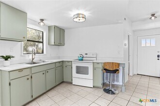 1433 Riviera Dr in Canyon Lake, TX - Building Photo - Building Photo
