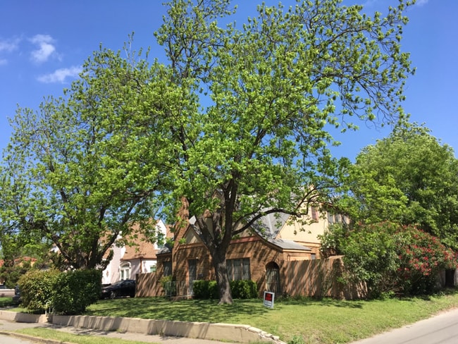 property at 1603 W Rosewood Ave