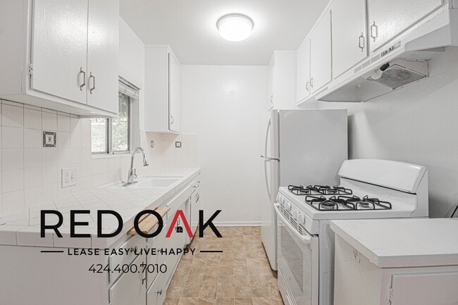 710 N Genesee Ave in Los Angeles, CA - Building Photo - Building Photo