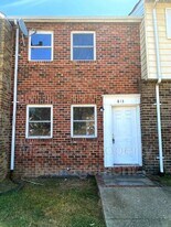 813 Sledgehammer Dr in Fredericksburg, VA - Building Photo