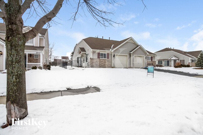 3023 Impressions Dr in Lake In The Hills, IL - Building Photo - Building Photo