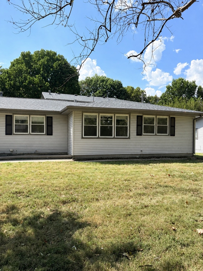 property at 521 S Oak Grove Ave