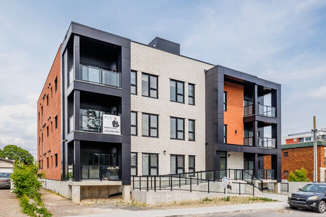 1015 Jarry Boul in Laval, QC - Building Photo - Building Photo