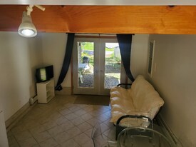 300 Camelot Shore Dr in Farmington, NH - Building Photo