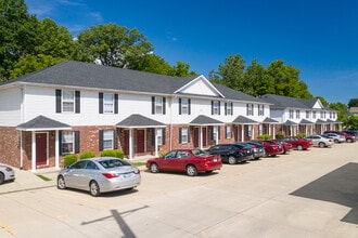 ReNew Edwardsville Apartment Collection in Edwardsville, IL - Foto de edificio - Building Photo