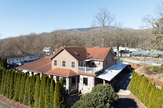 B&B Lounge in Catskill, NY - Building Photo - Building Photo