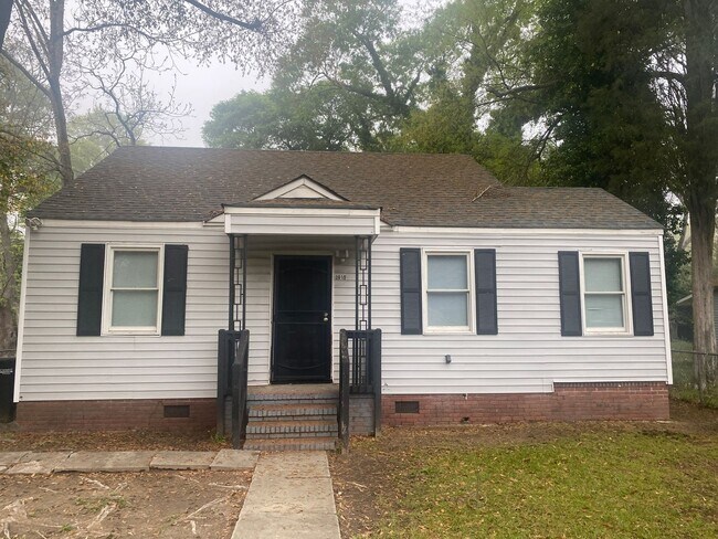 property at 2619 Garden Dr