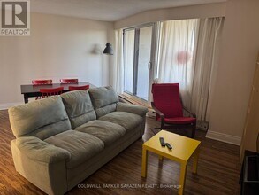 900 Dynes Rd in Ottawa, ON - Building Photo - Building Photo