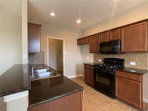2312 Nestlewood Dr in Austin, TX - Building Photo - Building Photo