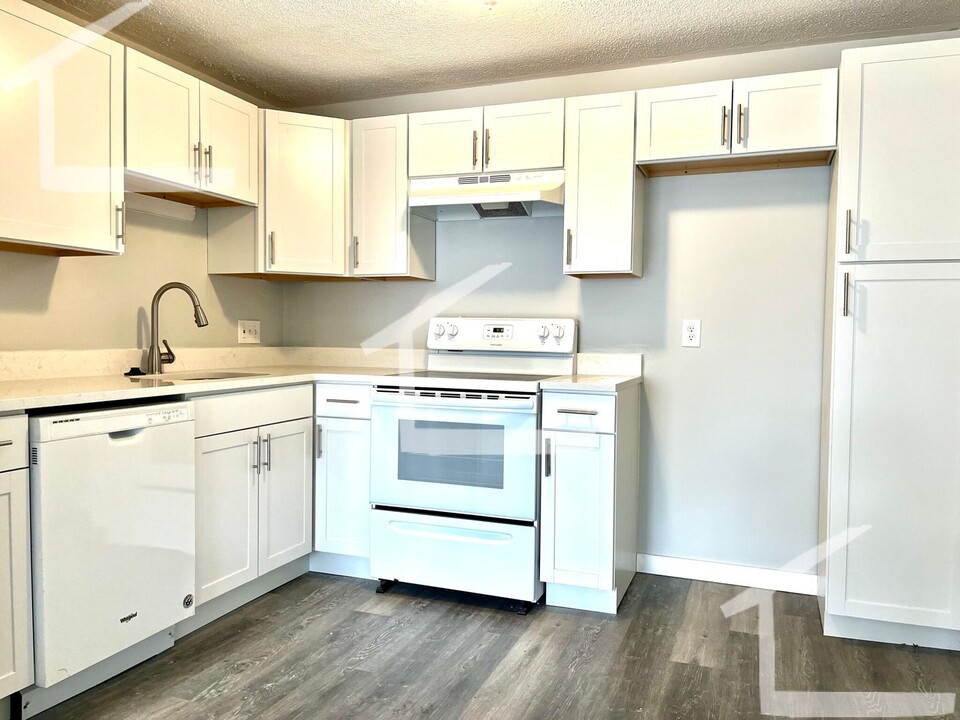 128 North St in Newton, MA - Building Photo