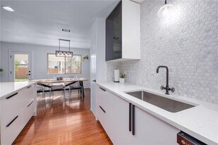11007 Applewood Dr in Austin, TX - Building Photo