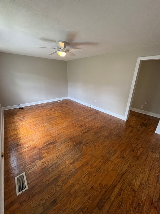 407 Douglas Ln in Clinton, TN - Building Photo - Building Photo