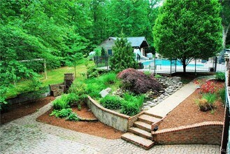 11305 Cloverhill Dr in Ashland, VA - Building Photo - Building Photo