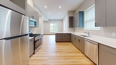 524 12th Ave SE in Minneapolis, MN - Building Photo - Building Photo