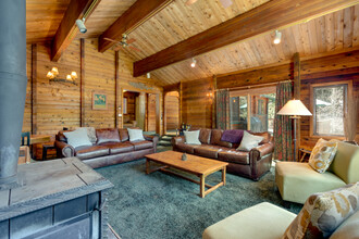 5004 River Rd in Tahoe City, CA - Building Photo - Building Photo