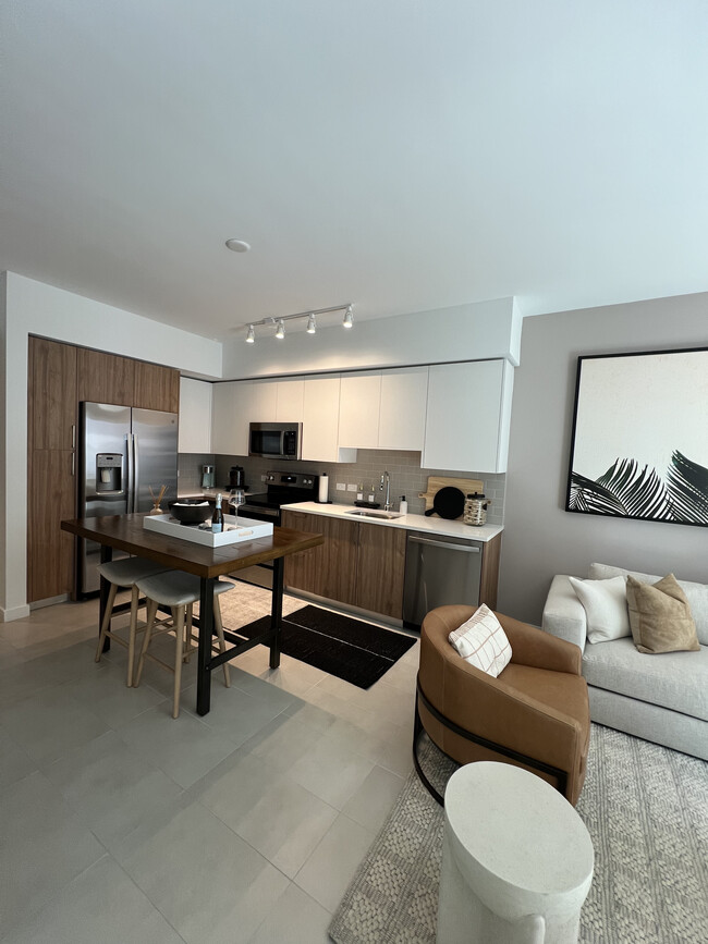1158 NW 5th St, Unit A2 in Miami, FL - Foto de edificio - Building Photo