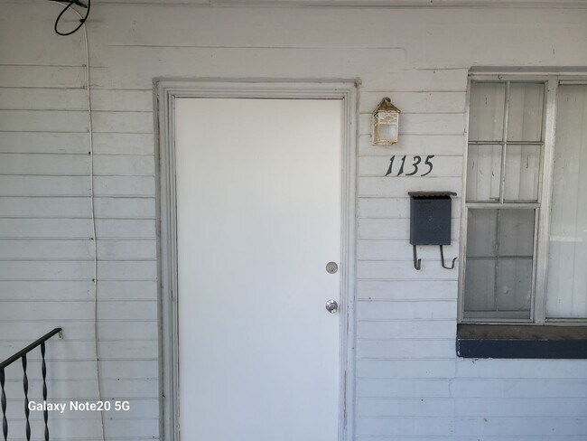 1133-1137 Martha Dr in Daytona Beach, FL - Foto de edificio - Building Photo