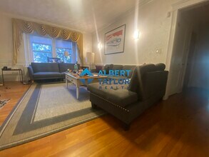 200 Commonwealth Ave, Unit 1 in Chestnut Hill, MA - Building Photo - Building Photo