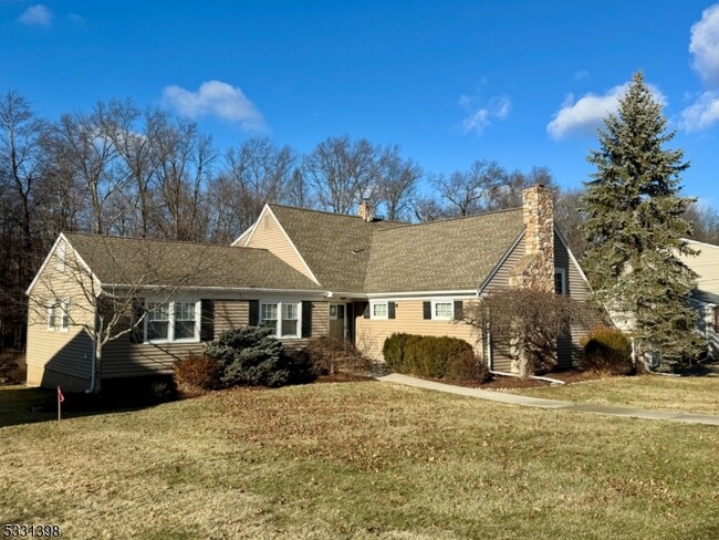 16 Normandy Dr in Parsippany Troy Hills, NJ - Building Photo - Building Photo