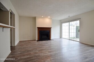111 Watson Ct in Howell, NJ - Building Photo - Building Photo