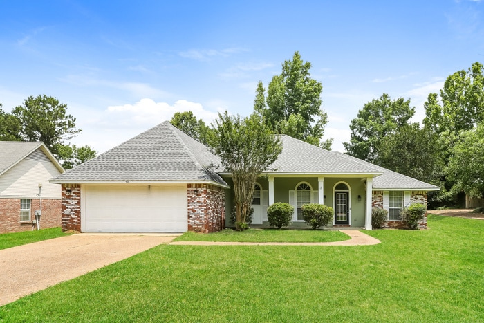 516 Brentwood Dr in Madison, MS - Building Photo