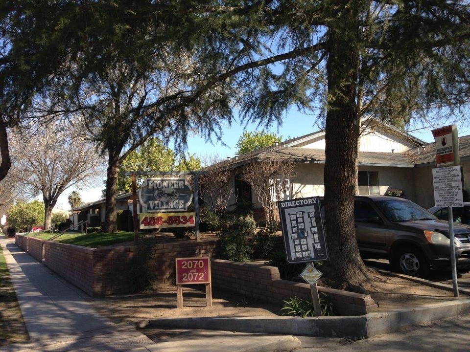 Pioneer Village Apartments in Fresno, CA - Foto de edificio