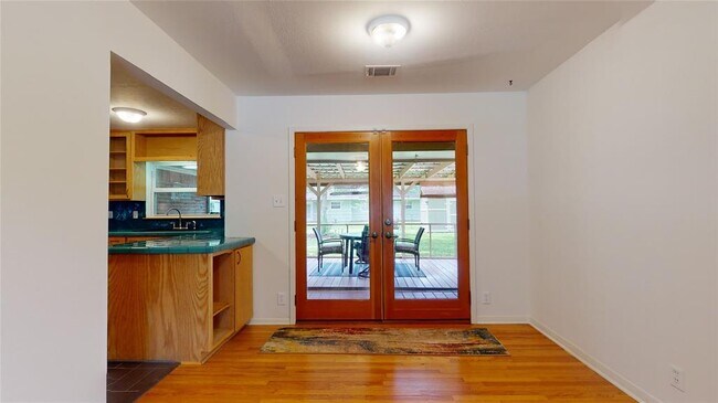 8618 Bob White Dr photo'