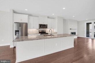 22954 Sullivans Cove Sq in Brambleton, VA - Building Photo - Building Photo