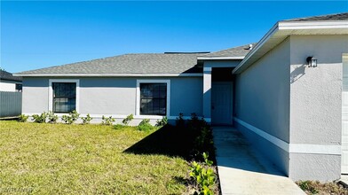 1105 NE 6th Pl in Cape Coral, FL - Building Photo - Building Photo