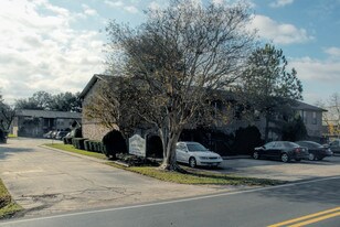 Tomball Square Apartments in Tomball, TX - Building Photo - Building Photo