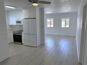 11230 SW 5th St in Miami, FL - Building Photo - Building Photo