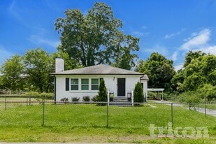 811 W Rankin Ave in Gastonia, NC - Building Photo