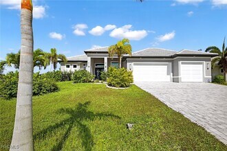 2532 SW 26th Pl in Cape Coral, FL - Building Photo - Building Photo