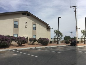 Mesquite Village Apartments in Las Cruces, NM - Foto de edificio - Building Photo