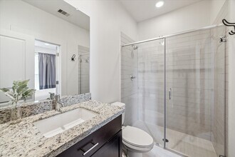 2118 Sabine St in Houston, TX - Building Photo - Building Photo