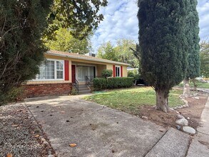 935 Lincoln St in Redding, CA - Building Photo - Building Photo