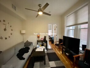 1029 Tremont St, Unit 3 in Boston, MA - Foto de edificio - Building Photo