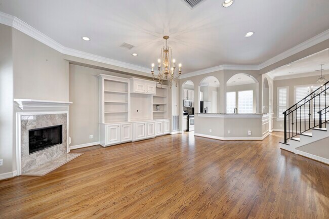 property at 3318 W Dallas St