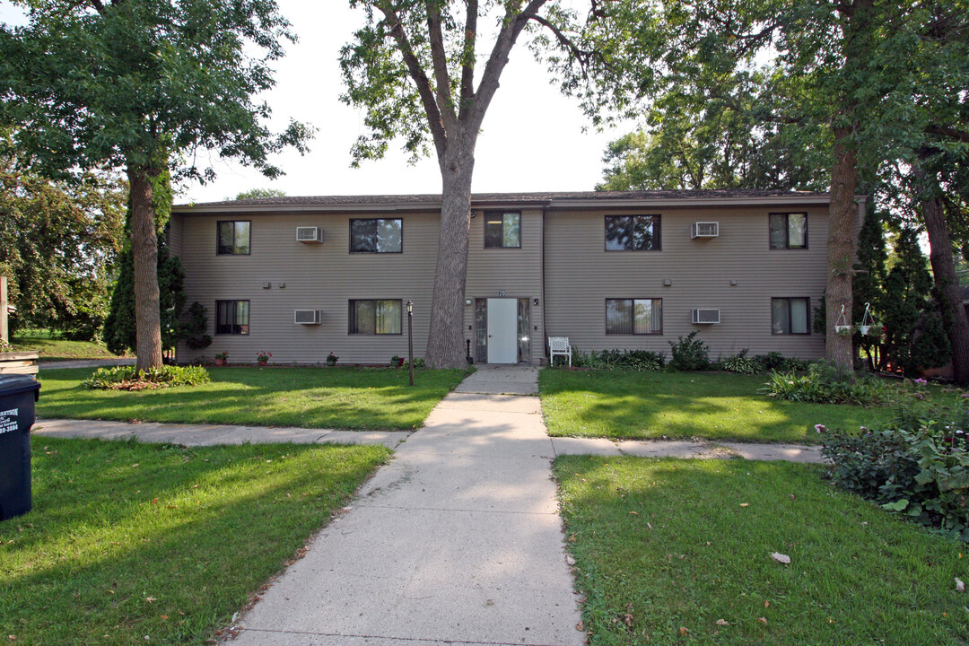 20 Grand Ave, Unit 202 in Kensington, MN - Building Photo