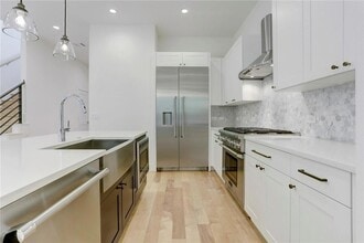 2711 S 5th St, Unit B in Austin, TX - Foto de edificio - Building Photo