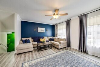 532 Declaration Ln in Aurora, IL - Building Photo - Building Photo