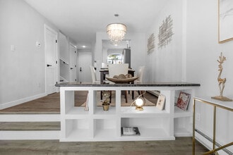 105 146th Ave SE in Bellevue, WA - Building Photo - Building Photo