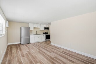 263 148th Ave, Unit 1 in Madeira Beach, FL - Foto de edificio - Building Photo