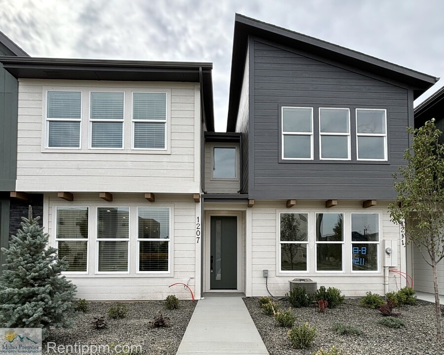 1207 N Webb Wy in Meridian, ID - Building Photo