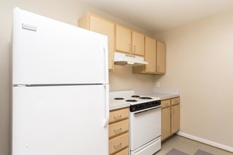 Potomac Woods Senior Living in Woodbridge, VA - Foto de edificio - Building Photo