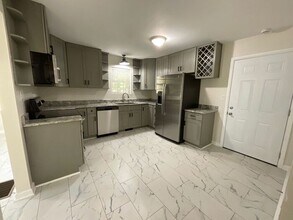 728 Gary Rd NW in Atlanta, GA - Foto de edificio - Building Photo