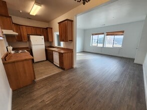 835 12th St, Unit 205 in Paso Robles, CA - Building Photo - Building Photo