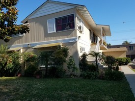 218 W Knepp Ave in Fullerton, CA - Foto de edificio - Building Photo