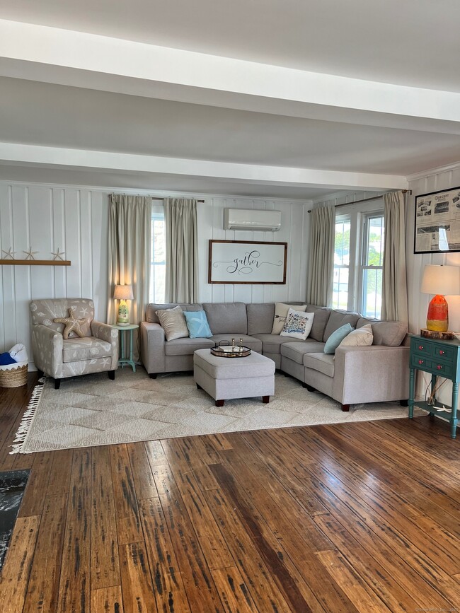 19 Bayview Ave in East Lyme, CT - Building Photo - Building Photo