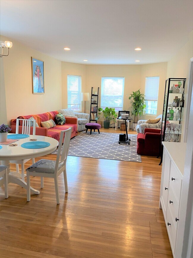 11 Burnside Ave, Unit 2